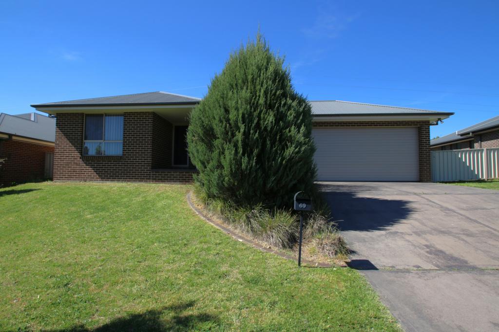 69 Botanic Way, Orange, NSW 2800
