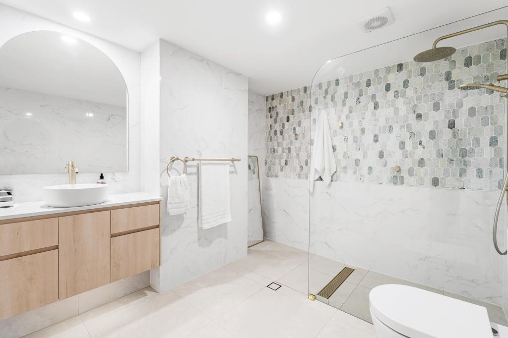 9/65 Bayview St, Runaway Bay, QLD 4216