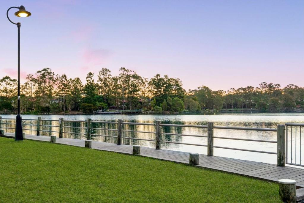 5 Moore Pl, Forest Lake, QLD 4078