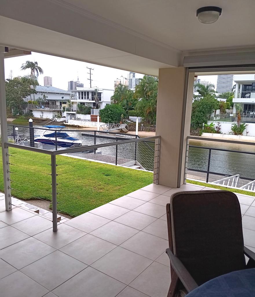 8 Winterhaven Key, Broadbeach Waters, QLD 4218