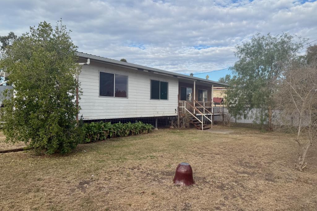 15 Earl St, Jondaryan, QLD 4403