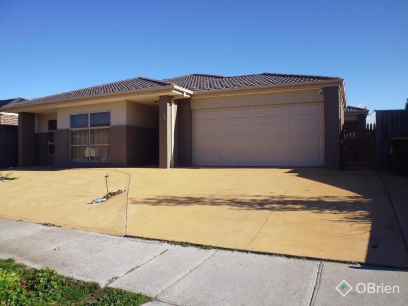 27 DALMUIR BVD, DEER PARK, VIC 3023