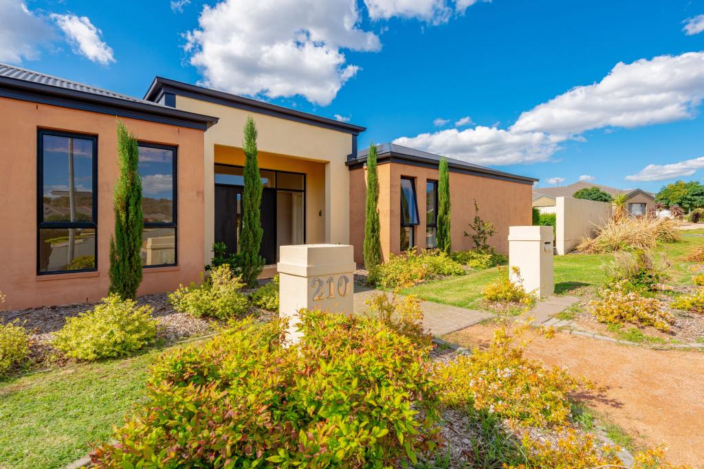 210 Halloran Dr, Jerrabomberra, NSW 2619
