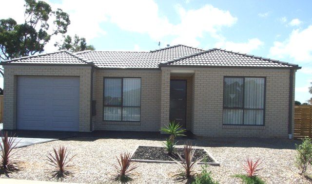 2 Silverstone Dr, Cowes, VIC 3922
