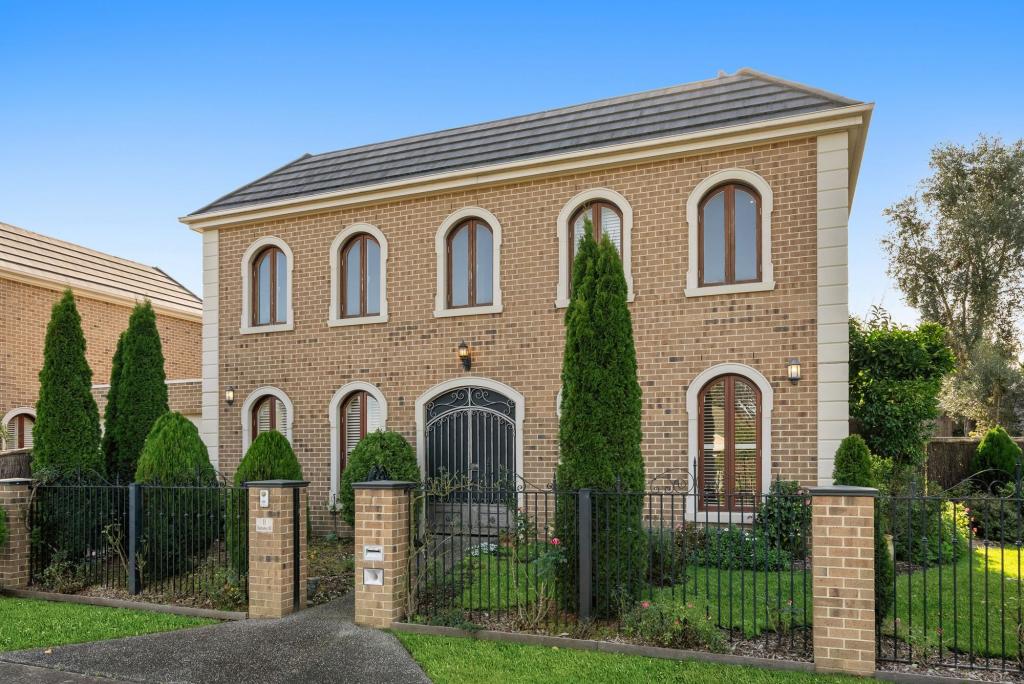11 HARKAWAY RD, BERWICK, VIC 3806