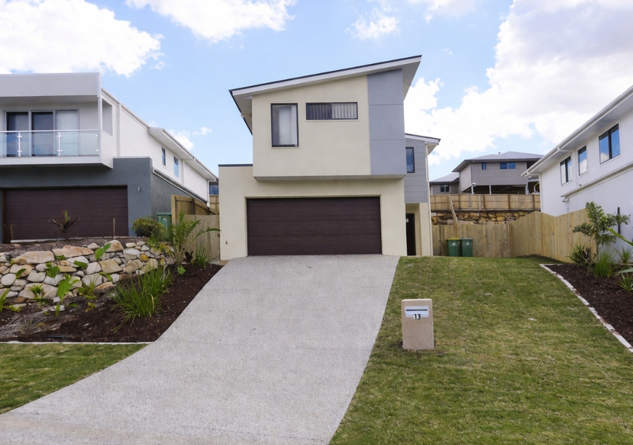 13 Fortescue St, Pacific Pines, QLD 4211