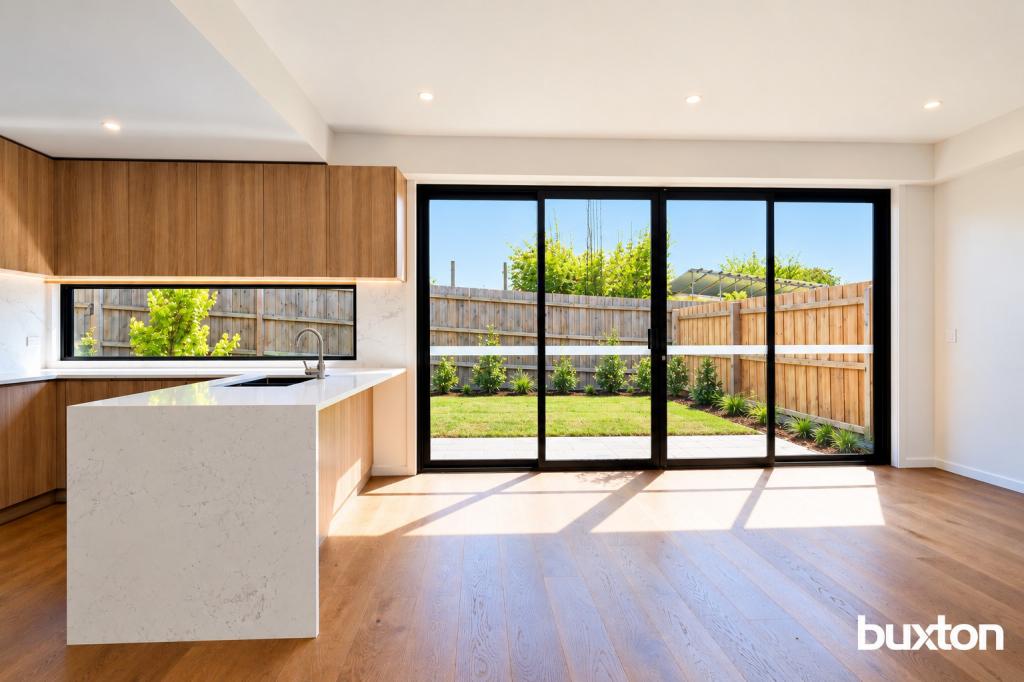 2/6 MINES RD, RINGWOOD EAST, VIC 3135
