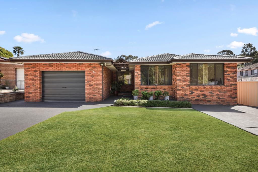 27 Larapinta Cres, St Helens Park, NSW 2560