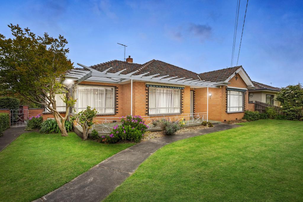 8 Torquay Ave, Chadstone, VIC 3148