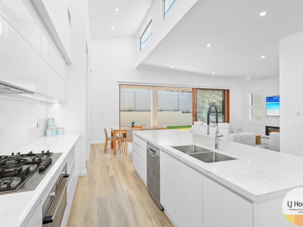 27 Shores Cres, Diamond Beach, NSW 2430