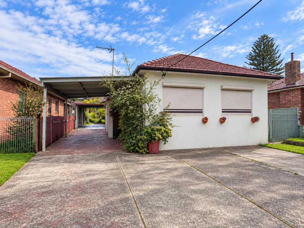 196 Northcliffe Dr, Warrawong, NSW 2502