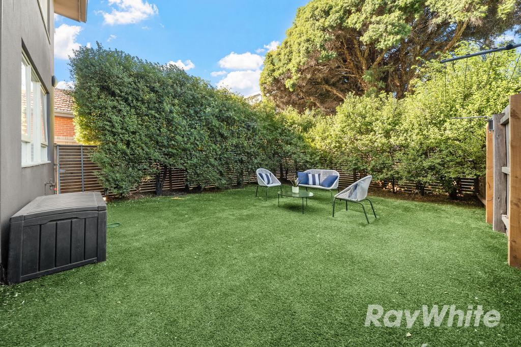 1/4 Kokaribb Rd, Carnegie, VIC 3163