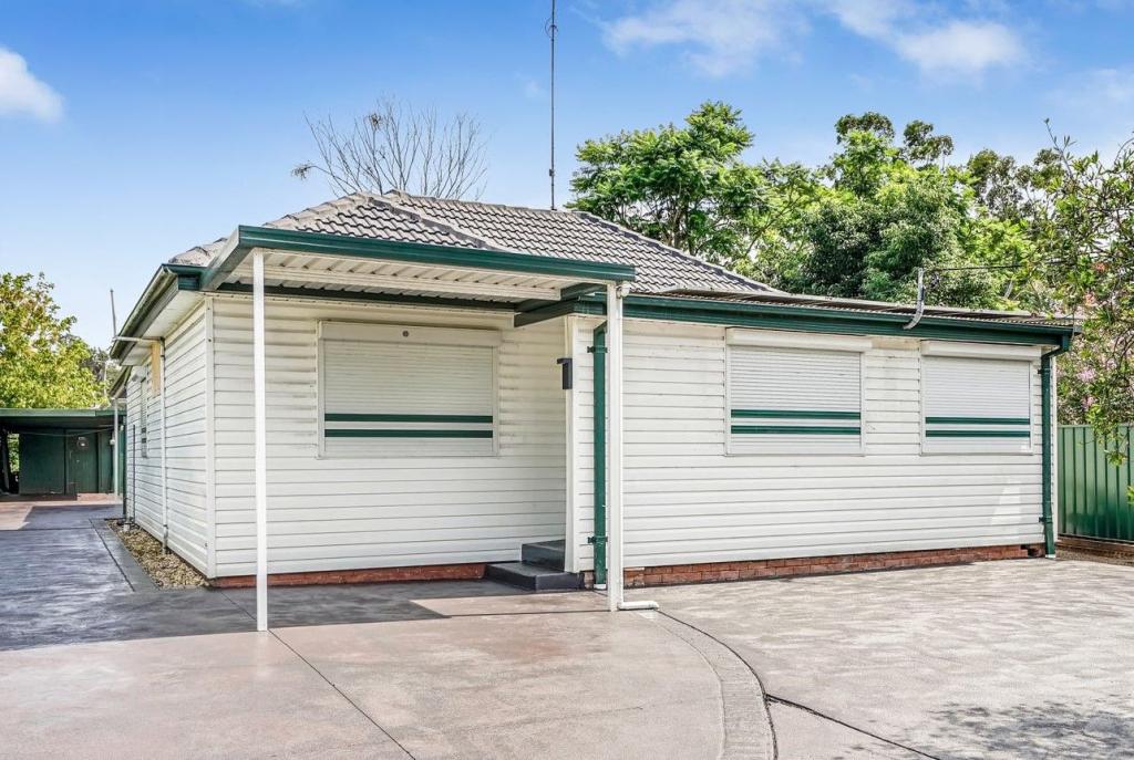 11 Melbourne St, Oxley Park, NSW 2760