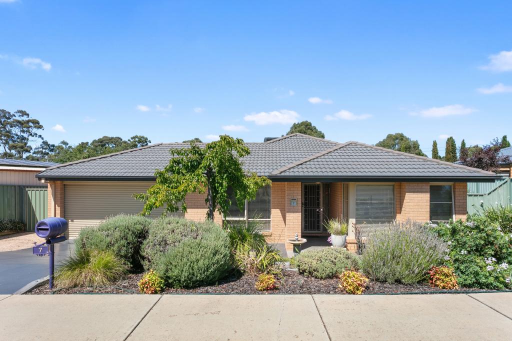 7 Dylana Ct, Kangaroo Flat, VIC 3555