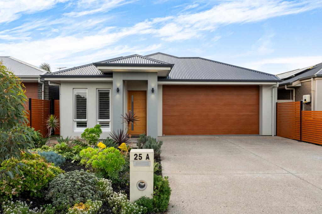 25a Nambour Cres, West Lakes Shore, SA 5020