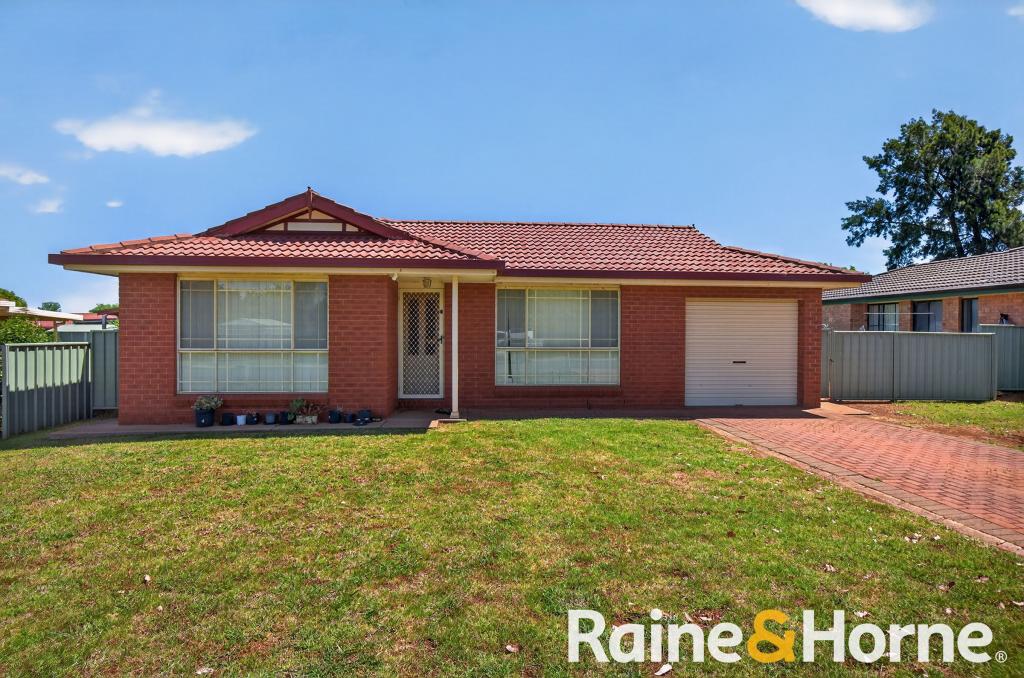 27 PAGE AVE, DUBBO, NSW 2830