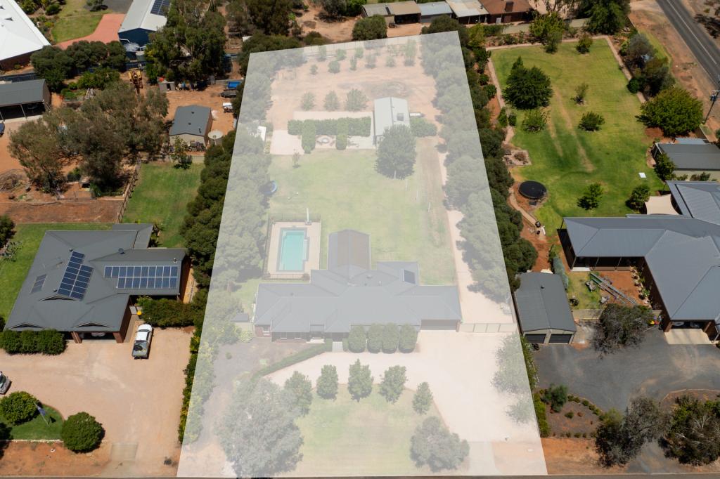 8 Baines Ct, Birdwoodton, VIC 3505