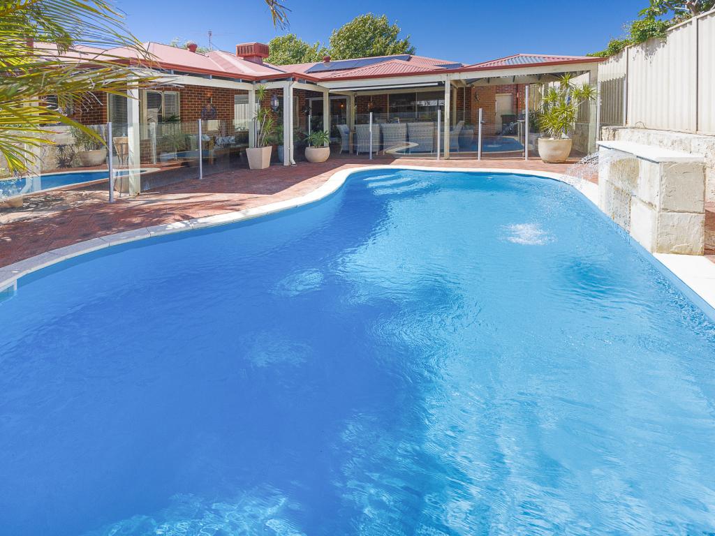 2 Primula Ct, Woodvale, WA 6026