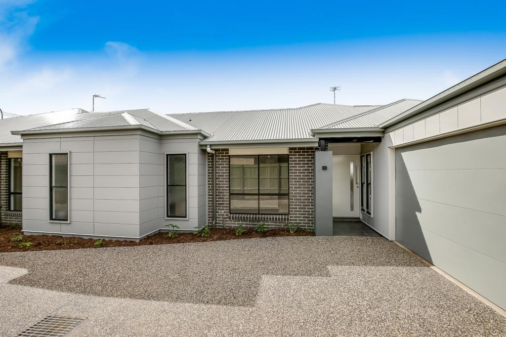 2/302 RAMSAY ST, MIDDLE RIDGE, QLD 4350