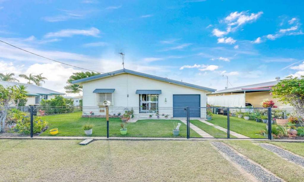 17 Lloyd St, Walkervale, QLD 4670