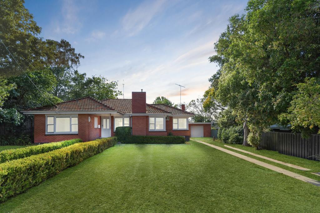 16 AHERN RD, PAKENHAM, VIC 3810