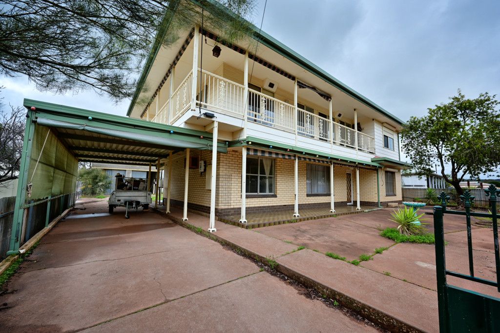12 Fifth St, Quorn, SA 5433