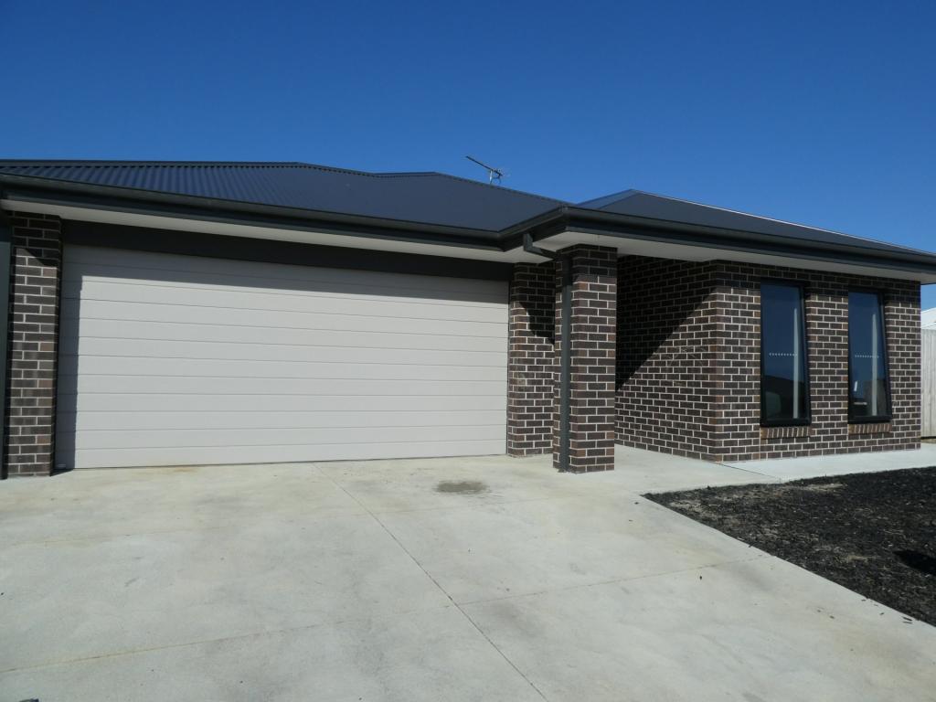 4 NIELSEN WAY, EAST BAIRNSDALE, VIC 3875