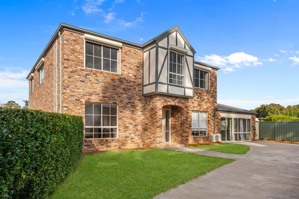 6 DYSON PL, GLENMORE PARK, NSW 2745