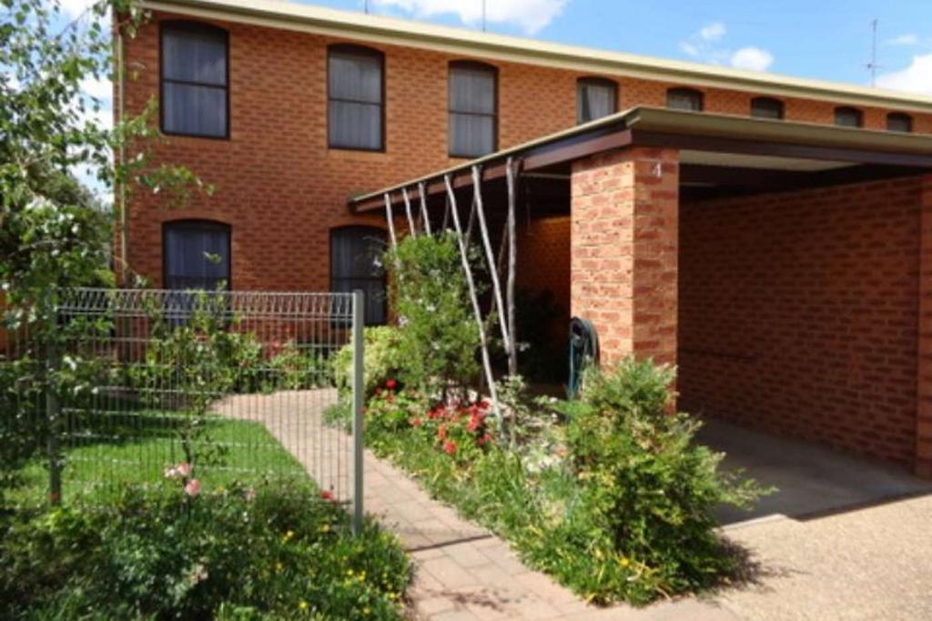 4/28 Lampe Ave, Wagga Wagga, NSW 2650