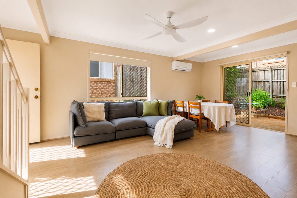 2/27 Daniells St, Carina, QLD 4152