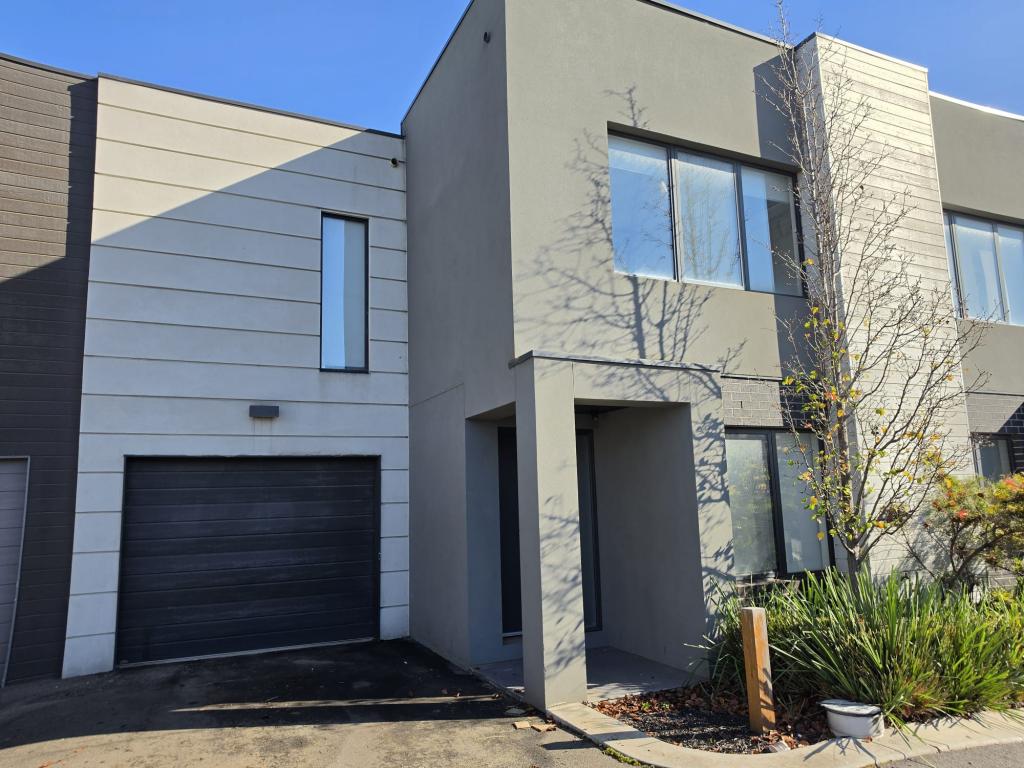 17/47 Waterhaven Bvd, Point Cook, VIC 3030