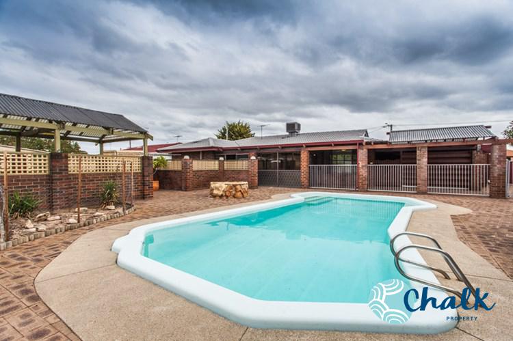 4 Haselmere Crcs, Rockingham, WA 6168