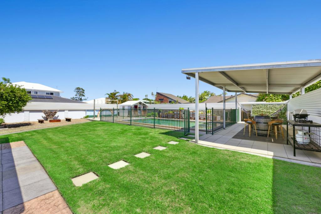 26 Inveray Ave, Benowa, QLD 4217