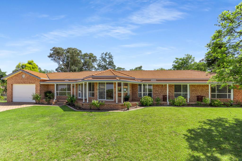 12 Banksia Cl, Cowra, NSW 2794