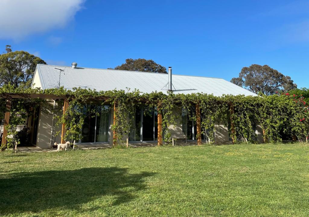 'Rose Cottage' 75 Lawrie Rd, Beechworth, VIC 3747