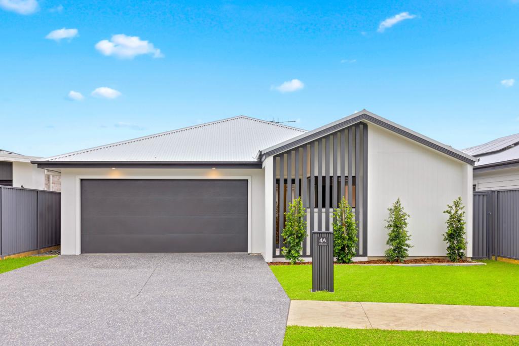 4a Amity Cres, Thrumster, NSW 2444