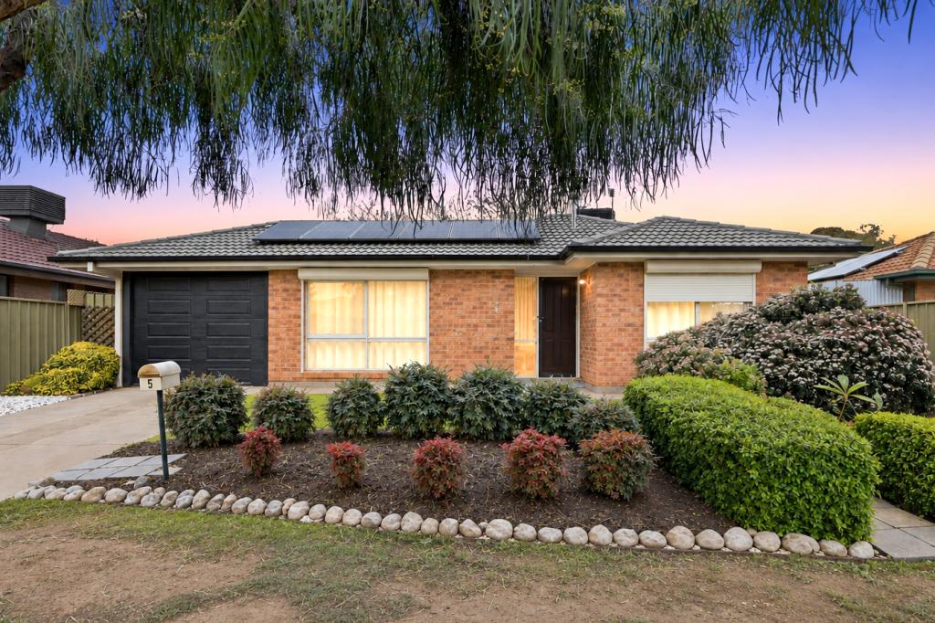 5 Boon Ct, Paralowie, SA 5108