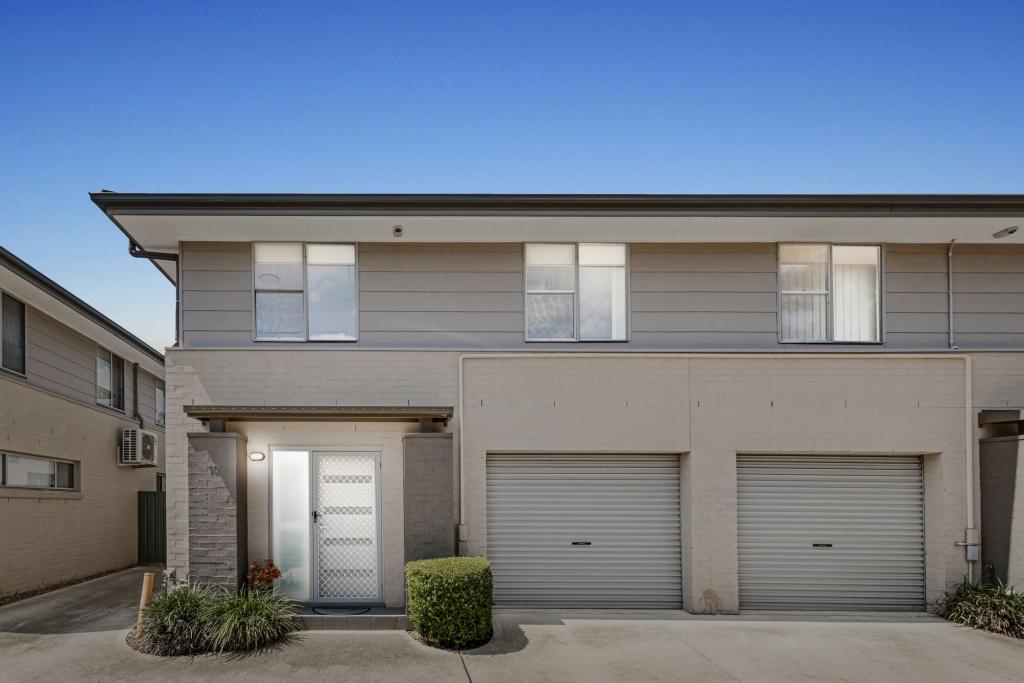 10/82 IRWIN ST, WERRINGTON, NSW 2747