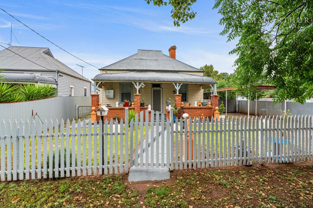 8 HANNAH ST, GANMAIN, NSW 2702