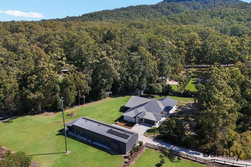 32 THOMPSON RD, BEERWAH, QLD 4519