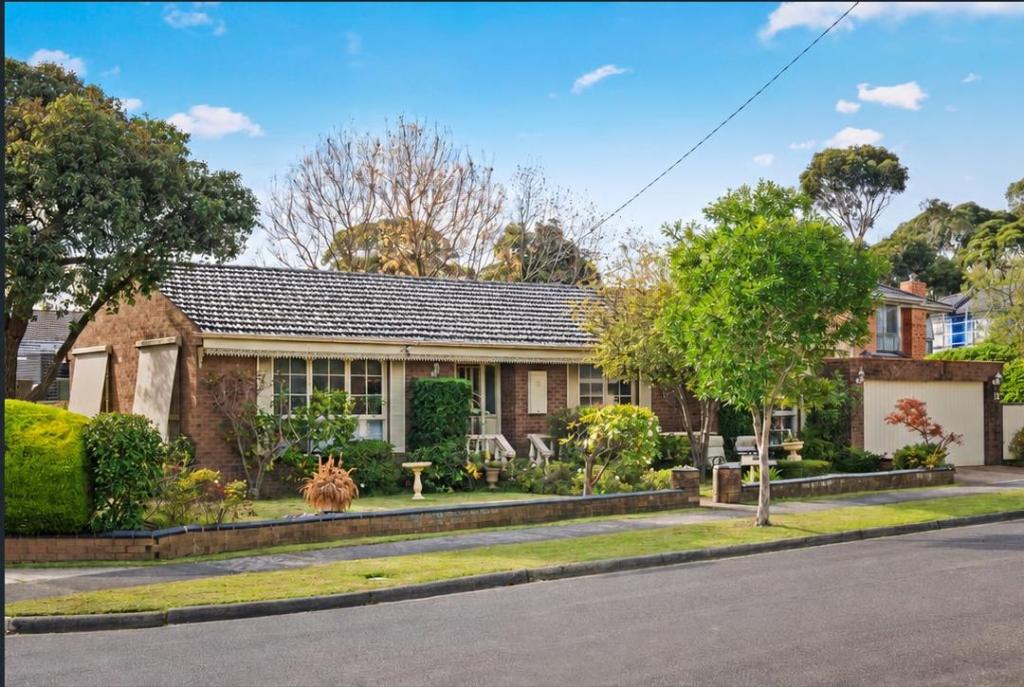 13 Newhaven Rd, Burwood East, VIC 3151