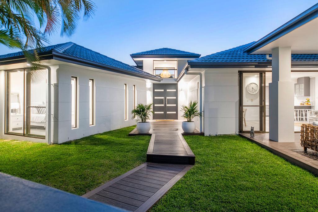 2358 Belmont Ct E, Hope Island, QLD 4212