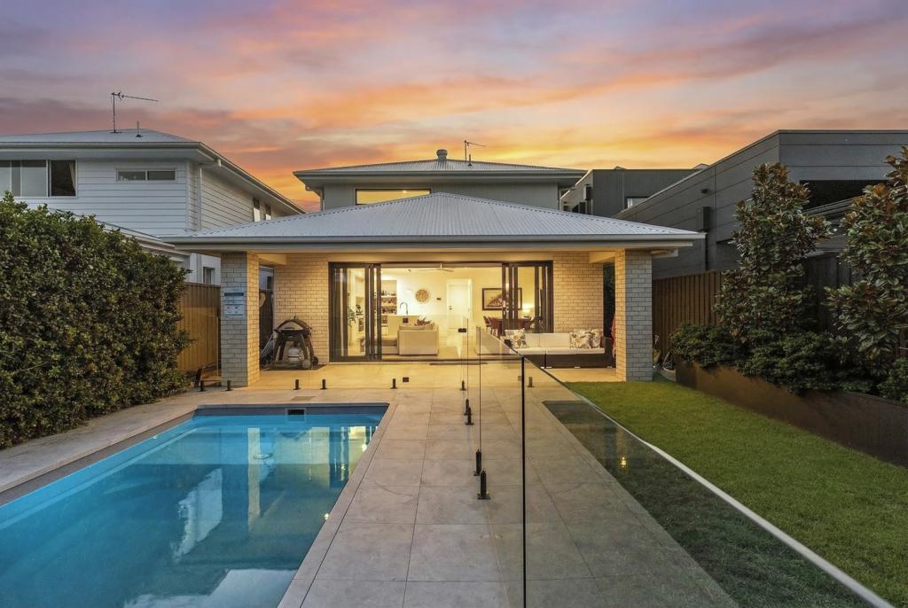 91 Albion Ave, Miami, QLD 4220