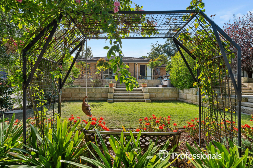 8 Orana St, Lesmurdie, WA 6076