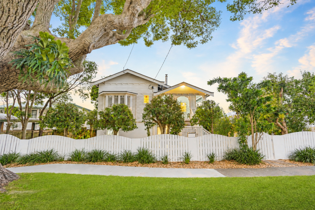 37 FISHER ST, MANLY, QLD 4179