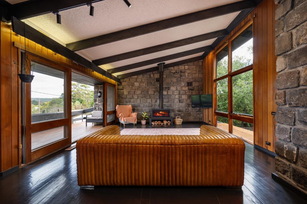 87 CENTRAL SPRINGS RD, DAYLESFORD, VIC 3460