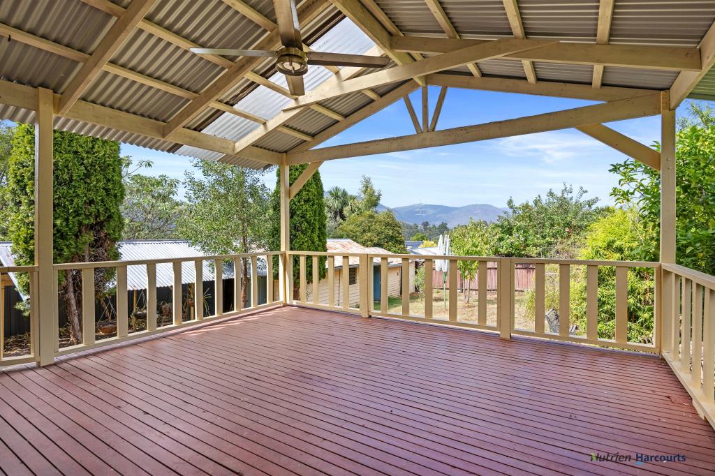 15 EIGHTH ST, EILDON, VIC 3713