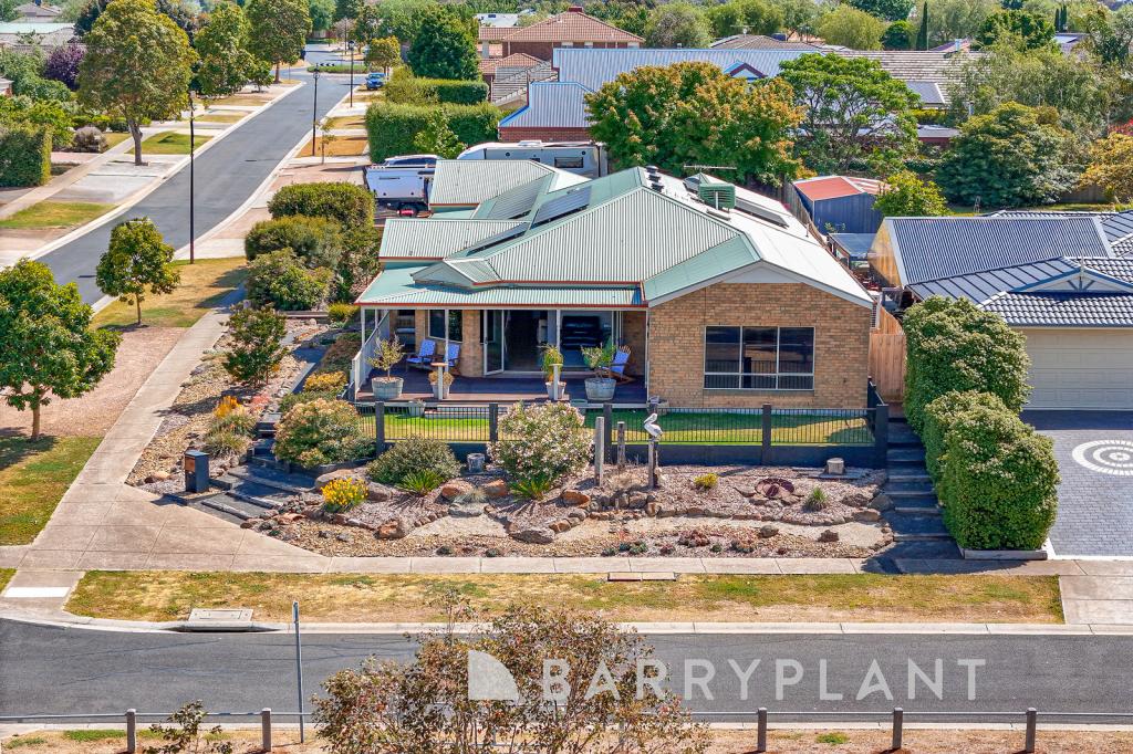 18 Valley View Gr, Harkness, VIC 3337