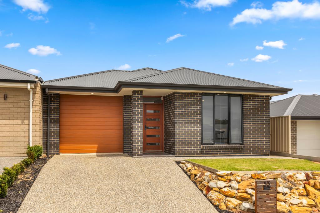 33 NOBLE CCT, ONKAPARINGA HEIGHTS, SA 5163