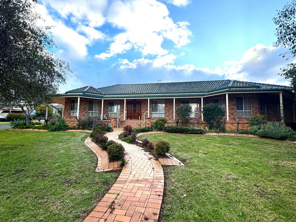 32 NICHOLLS ST, GRIFFITH, NSW 2680